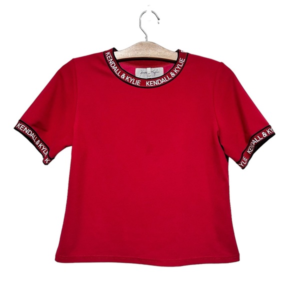 Kendall & Kylie Red Ribbed Boxy Semi Crop Top Blouse Size Medium - Picture 1 of 11